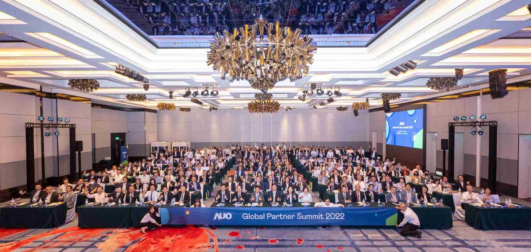 友達推動「安心、、、創新、、用心、、、同心、、、、盡心」五星職旅，，，為菲籍員工打造全方位照護，，，，首度贏得「人權實踐與發展領袖獎」殊榮